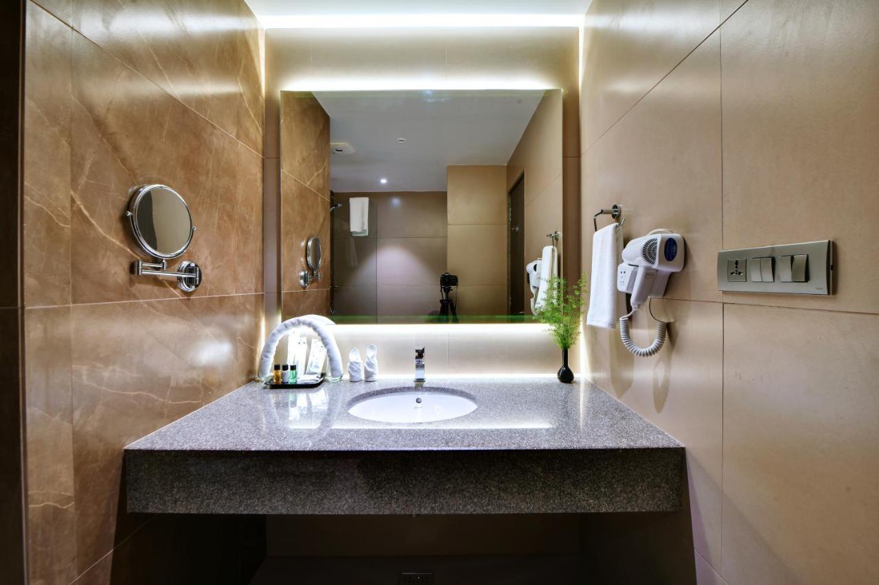Click Hotel Pithampur Mhow Exterior photo