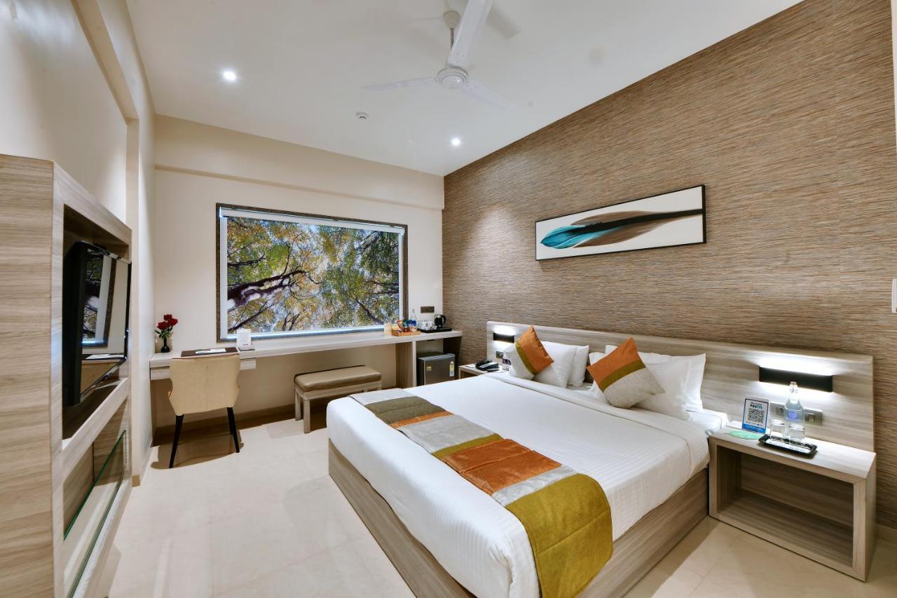 Click Hotel Pithampur Mhow Exterior photo