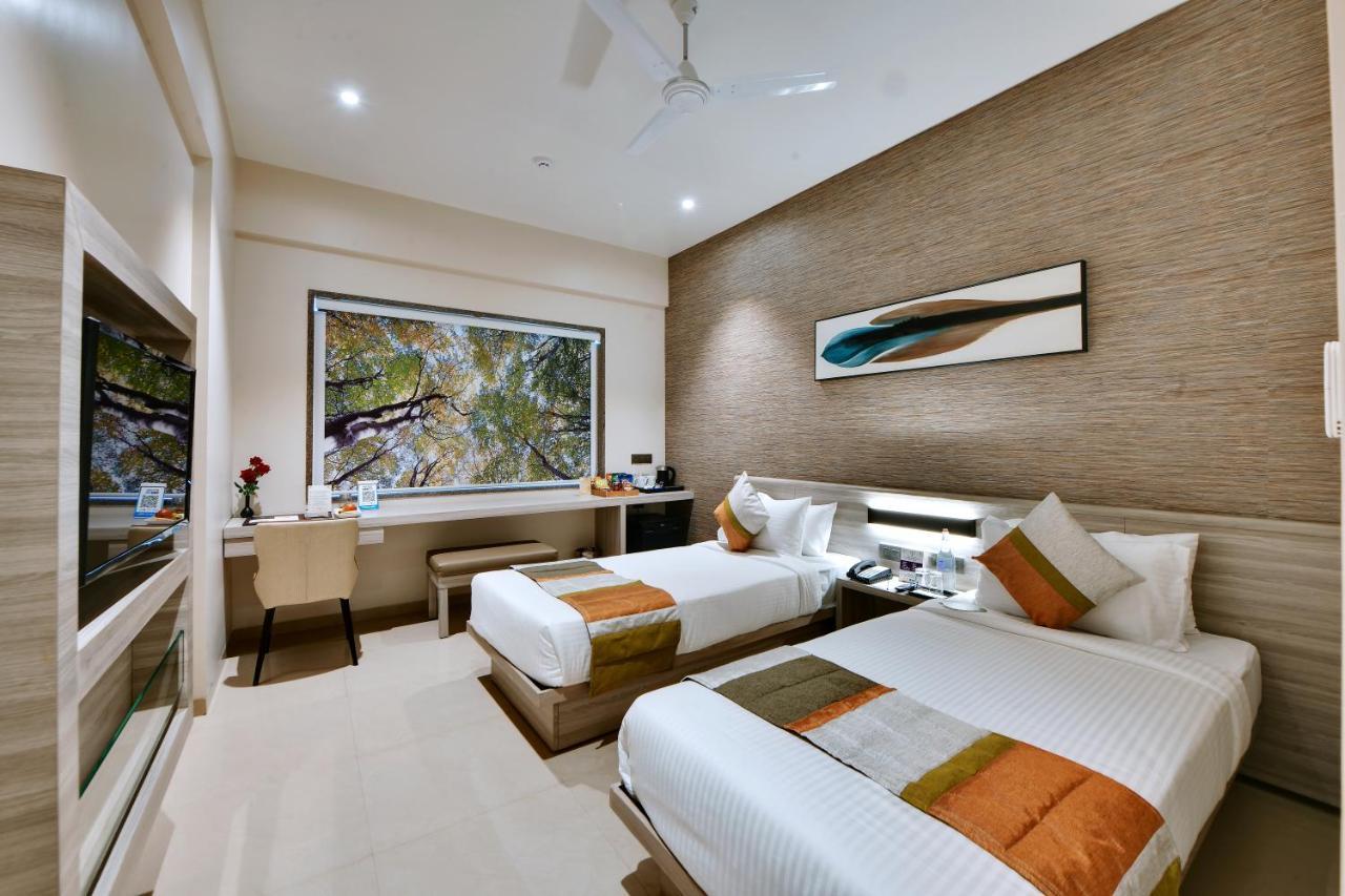 Click Hotel Pithampur Mhow Exterior photo