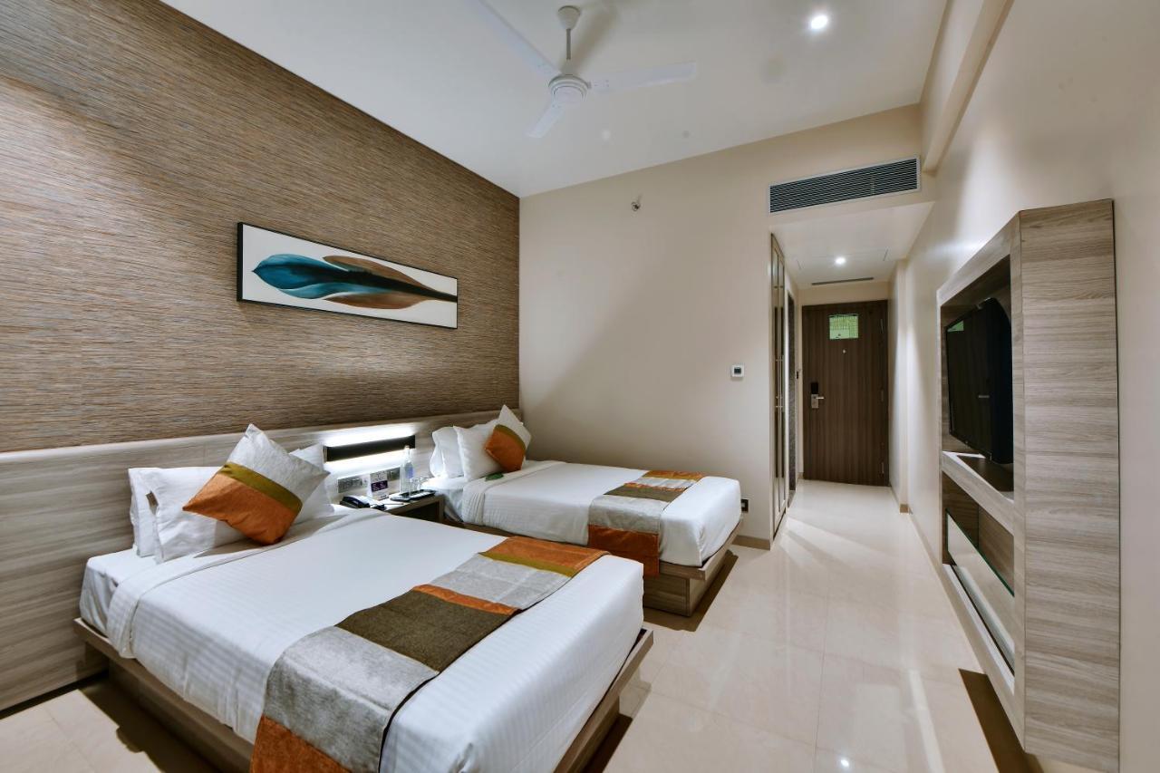 Click Hotel Pithampur Mhow Exterior photo