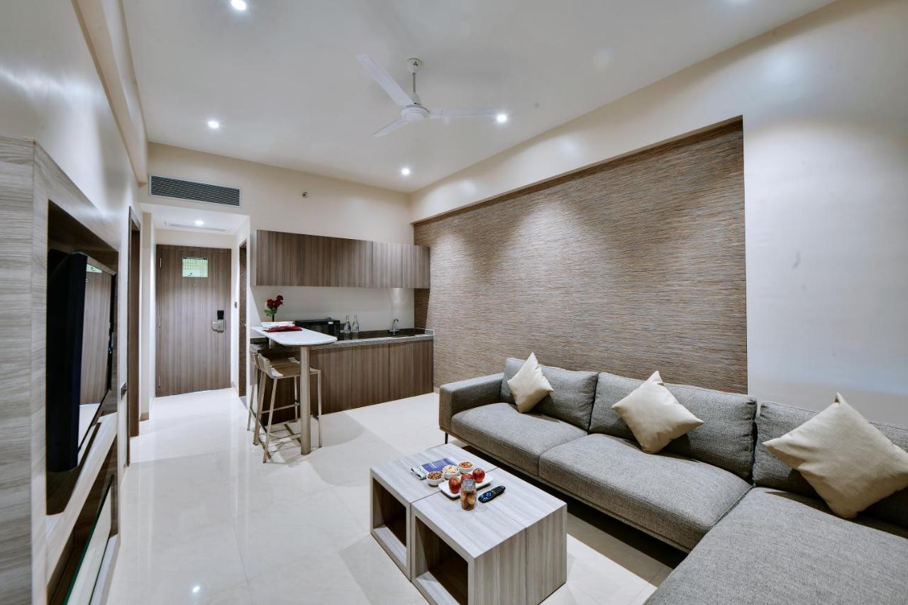 Click Hotel Pithampur Mhow Exterior photo