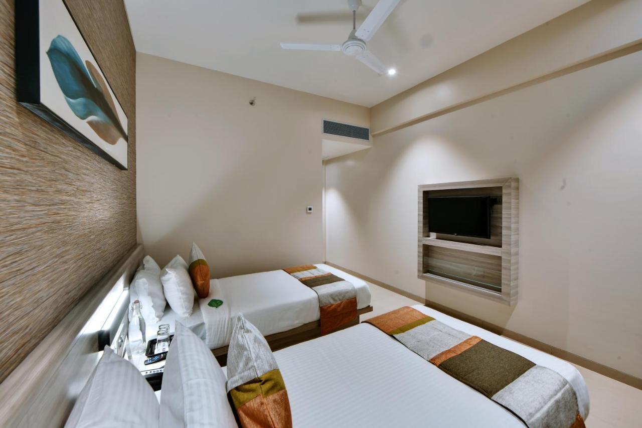 Click Hotel Pithampur Mhow Exterior photo